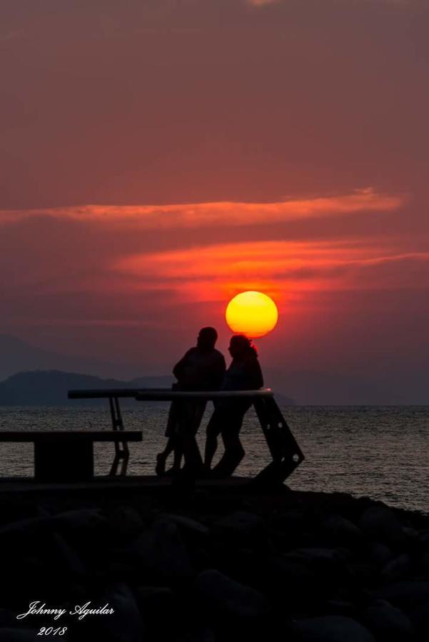 Atardecer Porteno Puntarenas Exterior foto